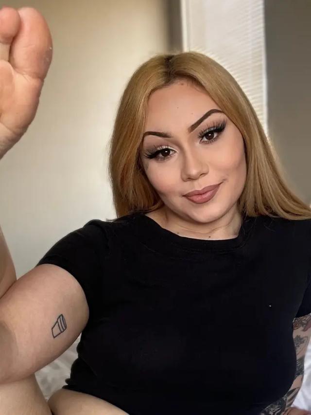 HOT THICK LATINA LENNA FREE TO JOIN