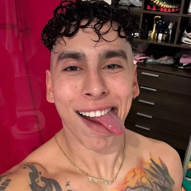 Emi Vela 👅