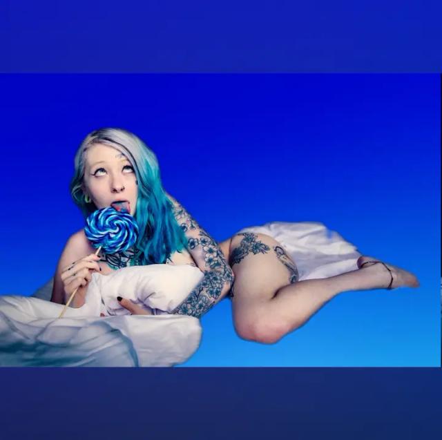 The coy emo 💙
