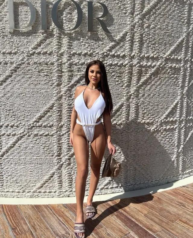 Mia👅👅👅👅