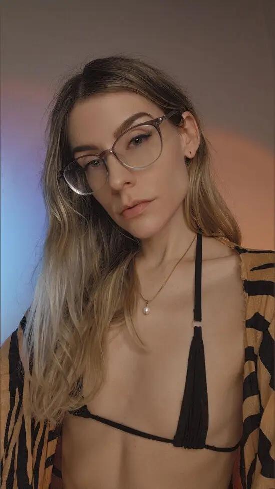🌴 em ♡