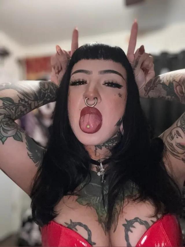 Charlotte🕸️🕷️🖤Sometimes