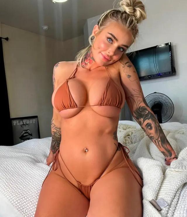 Ashley • Blonde &amp; Tatted 👱‍♀