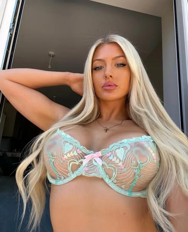 EMMA BANKS🎀🎂6days🎂