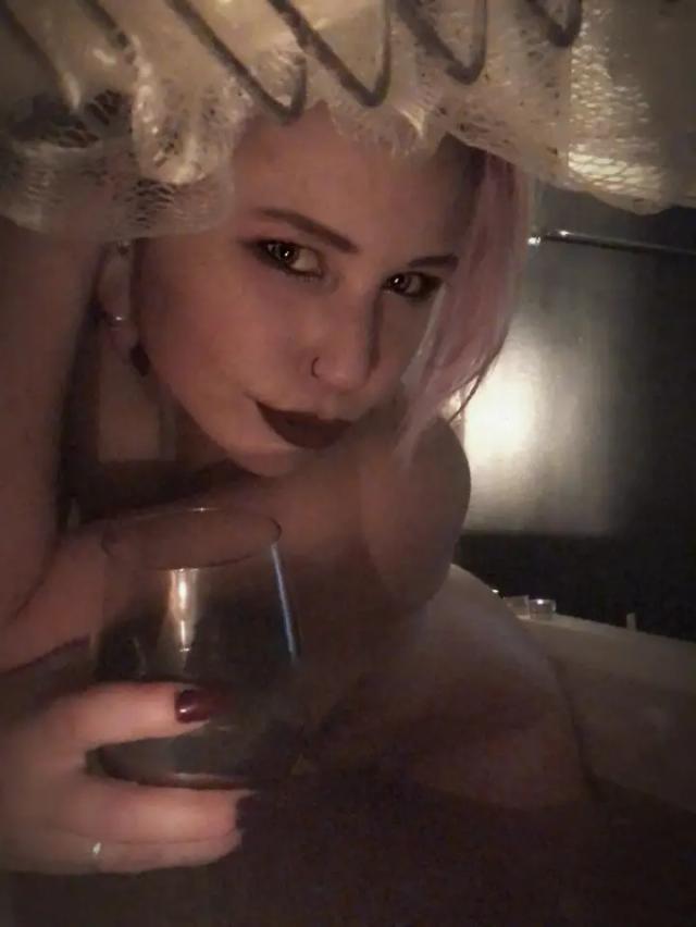 Nova Lee
