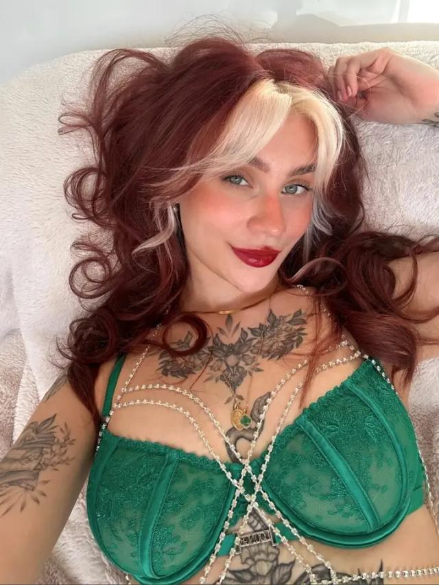 caitlin 🍒 your secret gf 💓