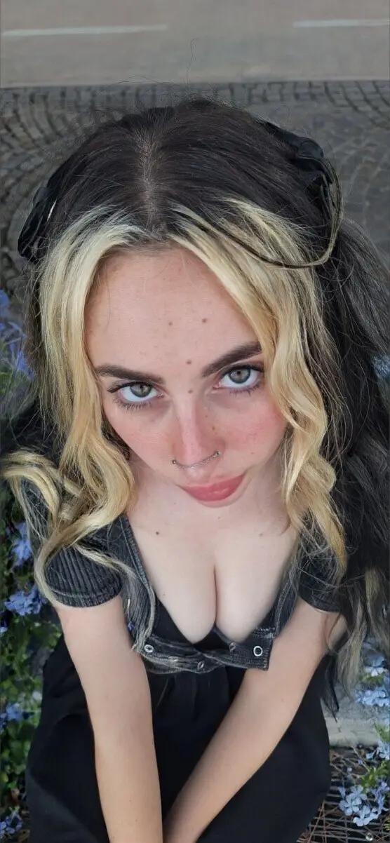 ♡𝓢𝓪𝓻𝓪'𝓼 𝓼𝓮𝓬𝓻𝓮𝓽 𝔀𝓸𝓻𝓵𝓭♡