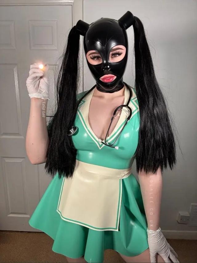 Strap-on Queen Lola Lee😈🇬🇧