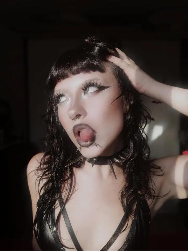 MISS MEL 🖤