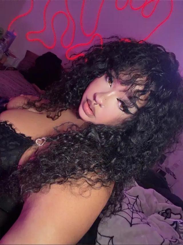 shi ‧₊• ♱