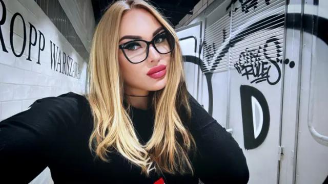 Anny  Rose