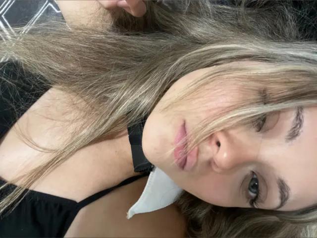 Mia Dakota 🍒