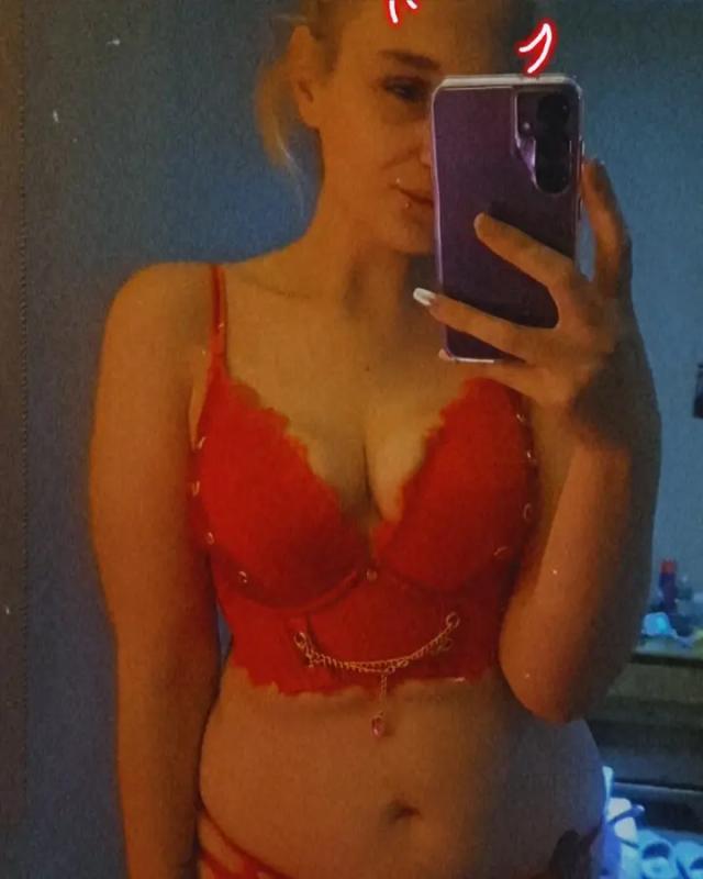 CurvyBabyxo