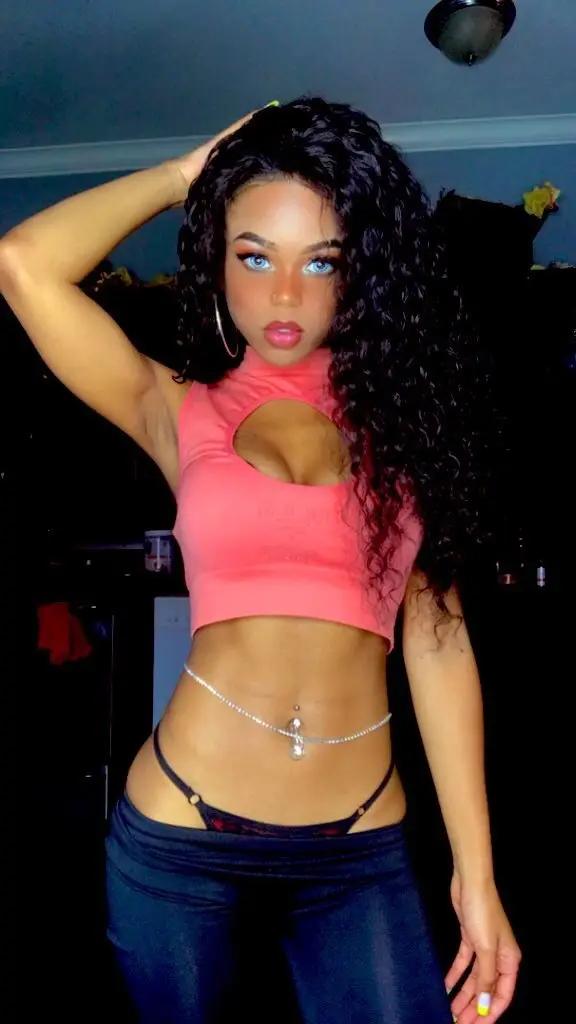 Your dream girl 🔥