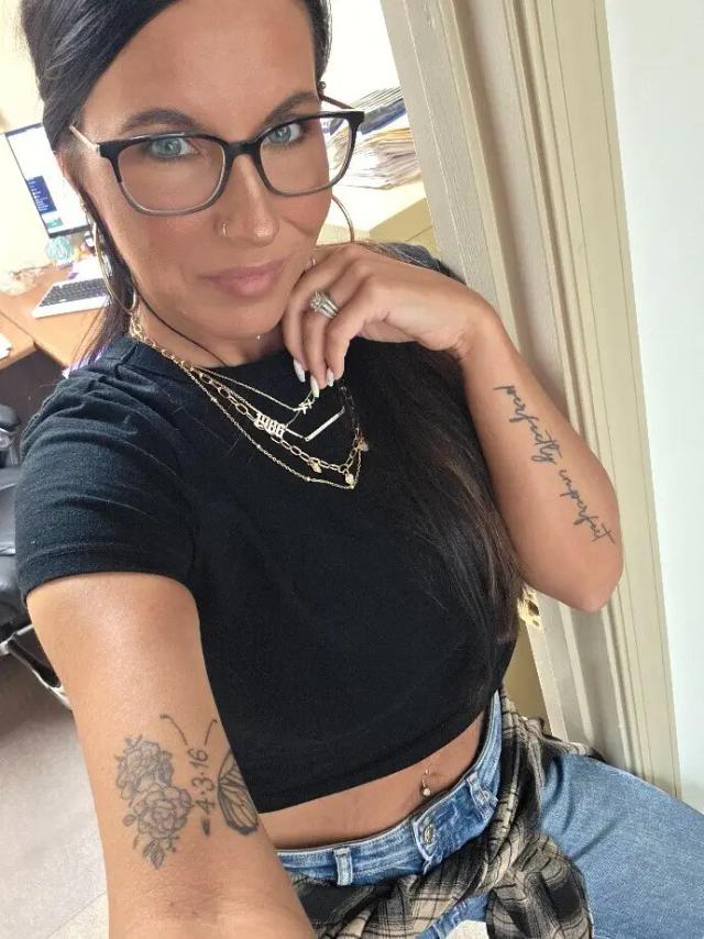 MD_Hotwife_216