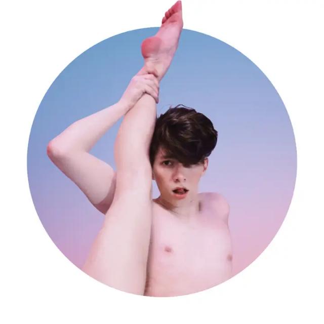 Flexible Twink Boy 🥵