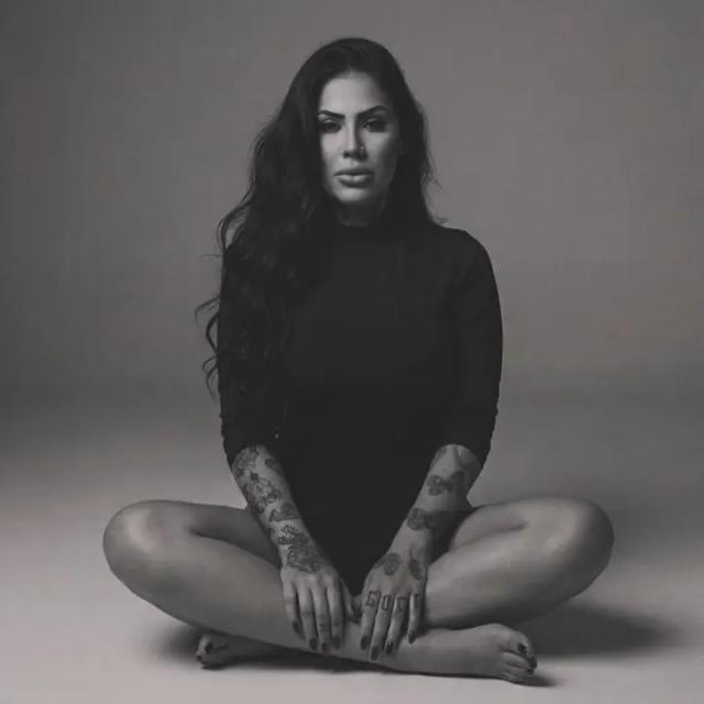 Aline Tavares