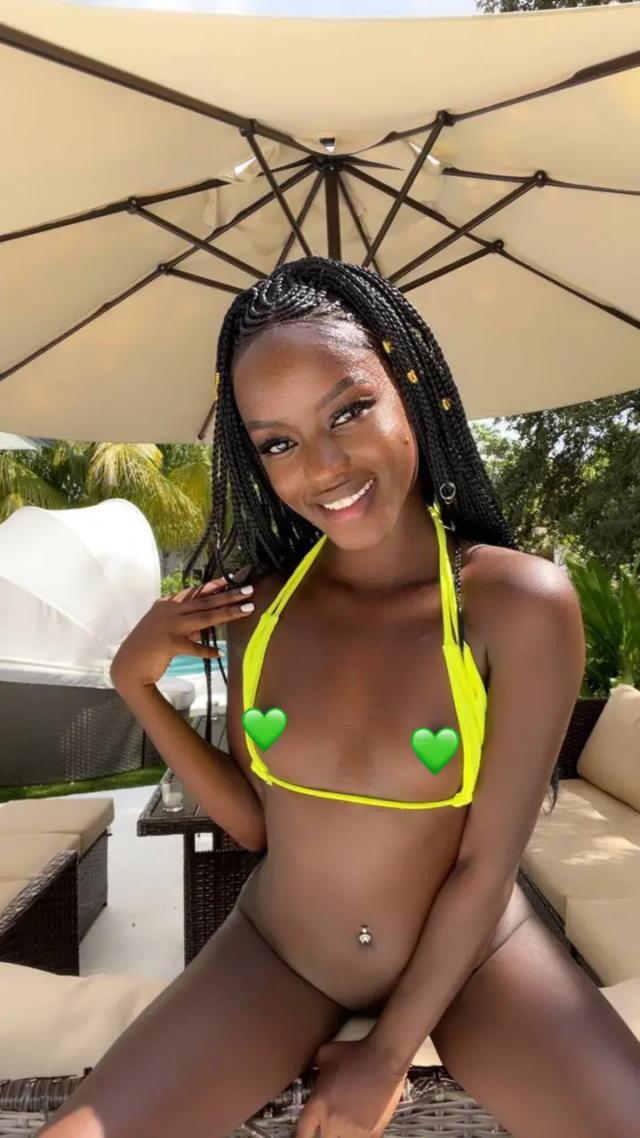 🥵BIGGEST NIPPLES 🏝️