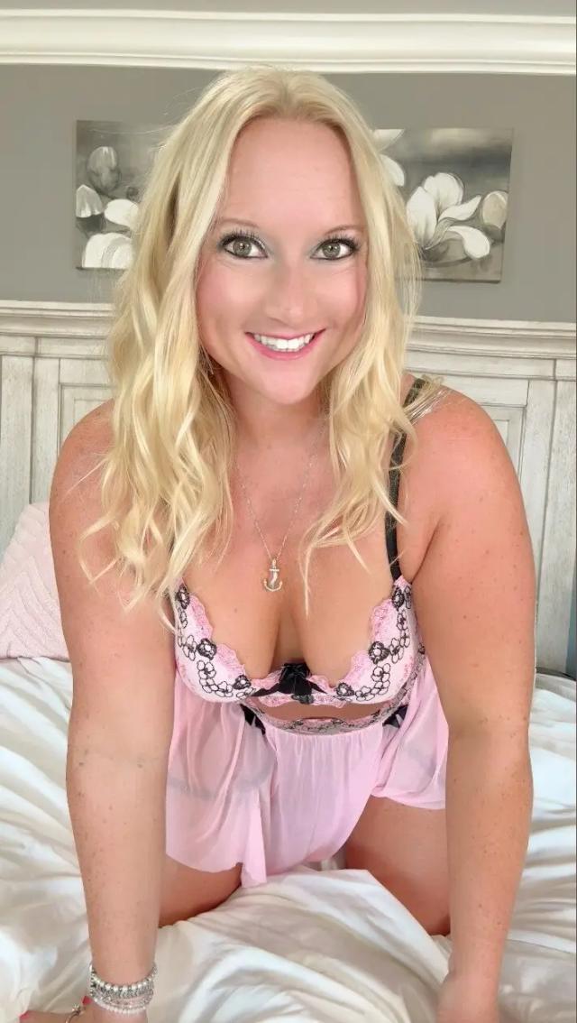 VIP Bouncy Britney - Free Video Fridays