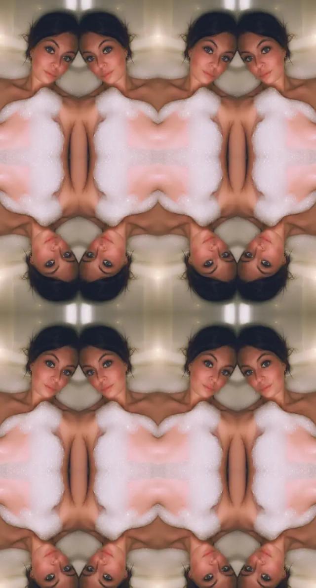 Hot M O M club🥵