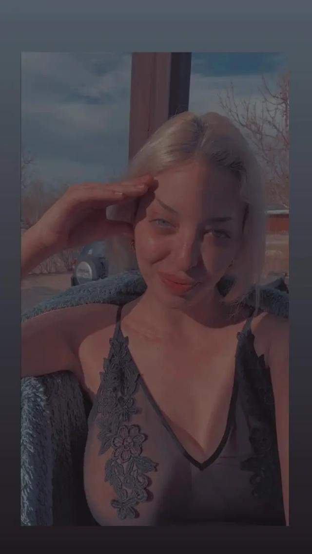 𝑬𝒙𝒄𝒍𝒖𝒔𝒊𝒗𝒆𝑩𝒍𝒐𝒏𝒅𝒆𝒙𝒙𝒙