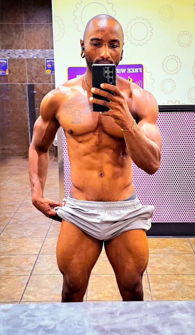 King E 👑 your fav muscle stud
