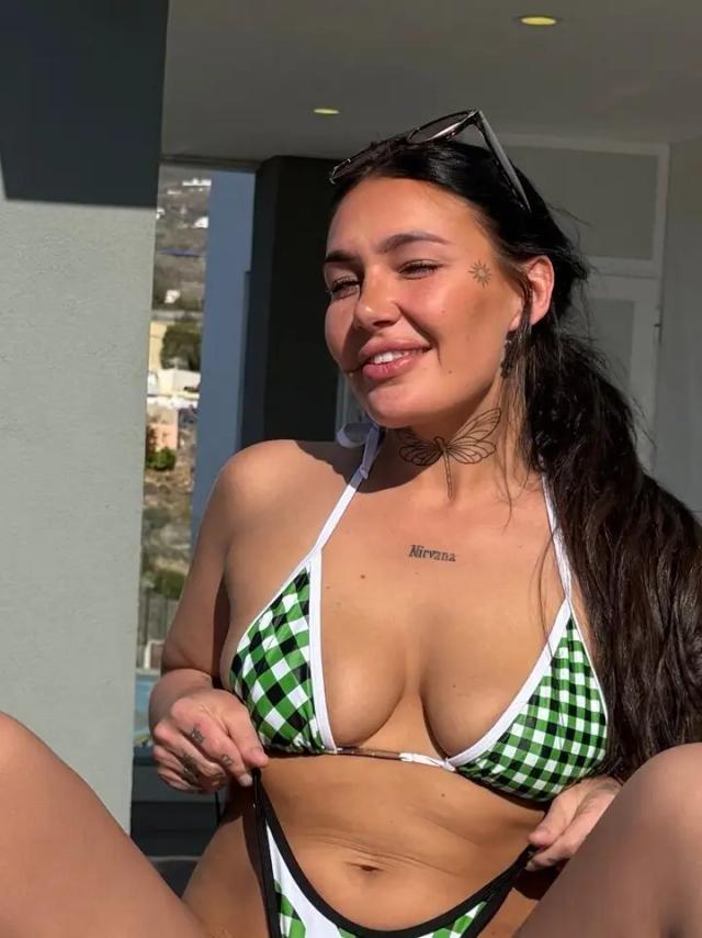 Holly lauren