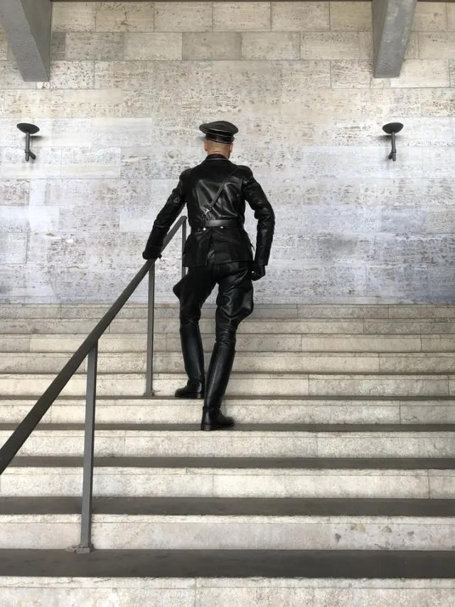 LeatherSkinSir